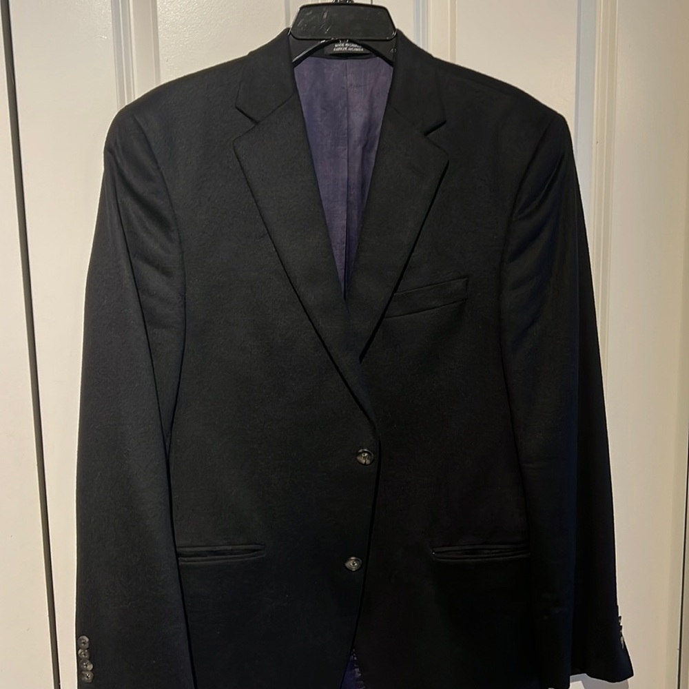 Men’s cashmere black blazer.